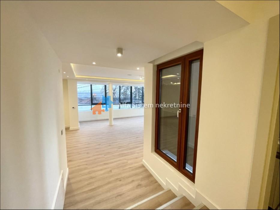 Izdavanje: Četvorosoban stan 153 m², Savski venac – Beograd