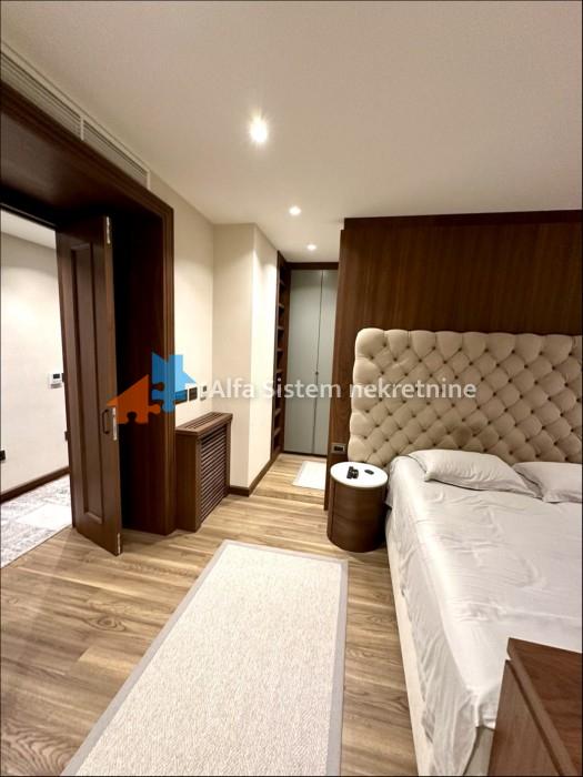 Izdavanje: Petosoban stan 350 m², Vračar – Beograd