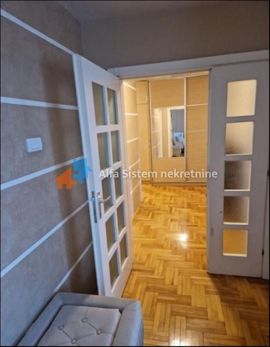 Izdavanje: Četvorosoban stan 100 m², Zvezdara – Beograd