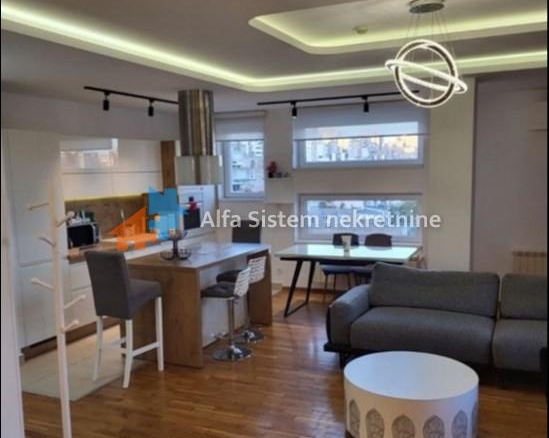 Izdavanje: Četvorosoban stan 100 m², Novi Beograd – Beograd