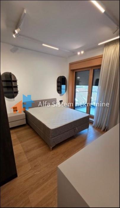 Izdavanje: Trosoban stan 95 m², Savski venac – Beograd