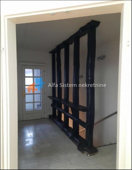 Izdavanje: Petosoban stan 250 m², Vračar – Beograd