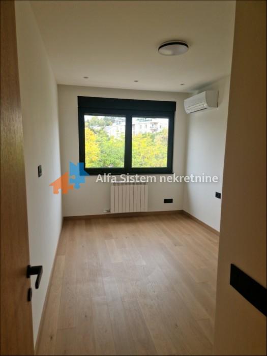 Izdavanje: Trosoban stan 66 m², Savski venac – Beograd