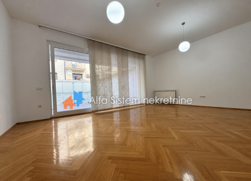 Izdavanje: Trosoban stan 110 m², Vračar – Beograd
