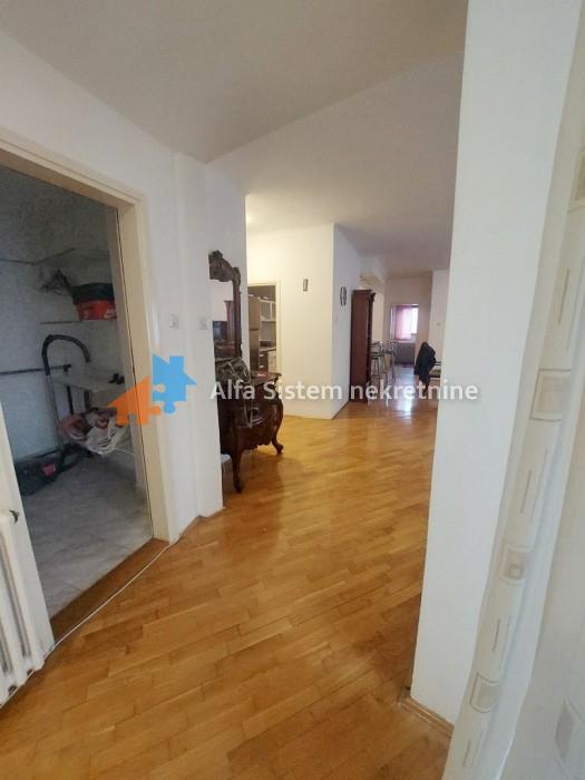 Izdavanje: Četvorosoban stan 140 m², Banovo brdo – Beograd