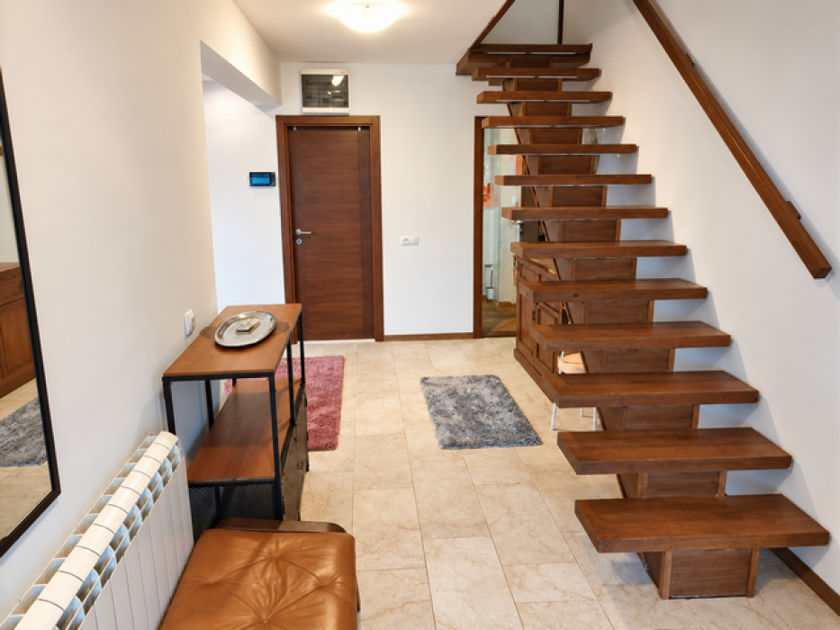 Izdavanje: Četvorosoban stan 115 m², Dedinje – Beograd