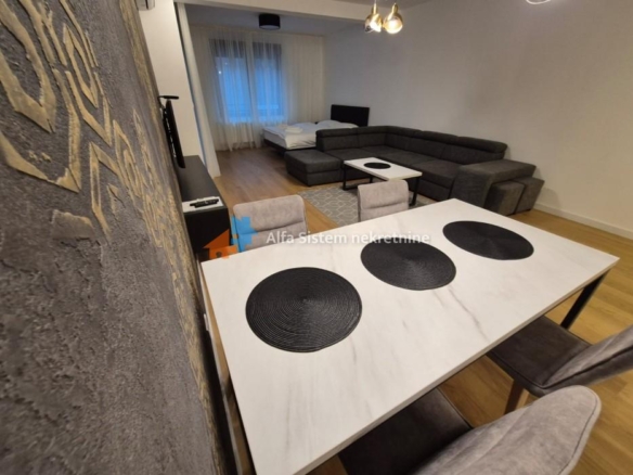Izdavanje: Trosoban stan 95 m², Voždovac – Beograd