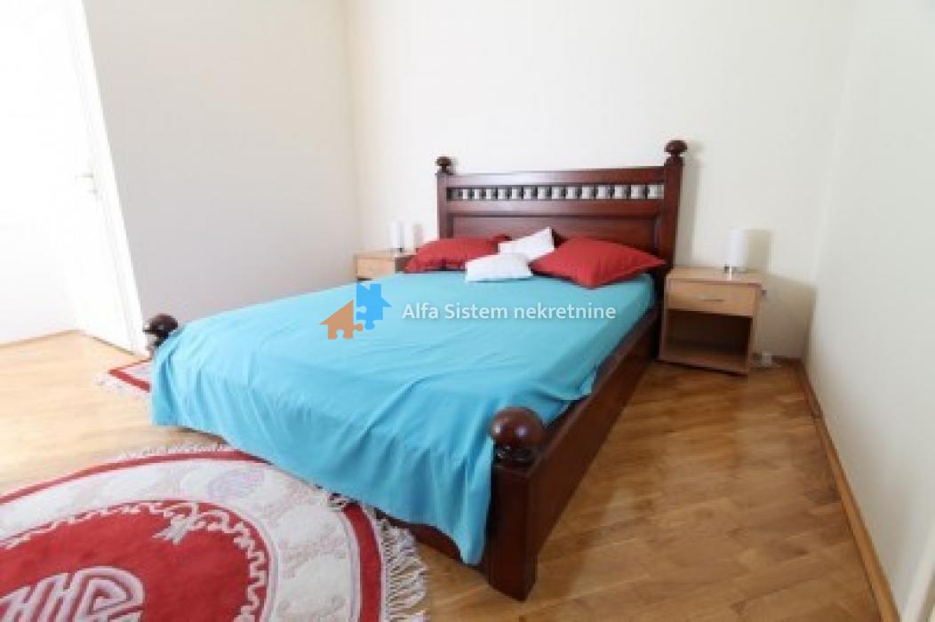 Izdavanje: Četvorosoban stan 140 m², Banovo brdo – Beograd
