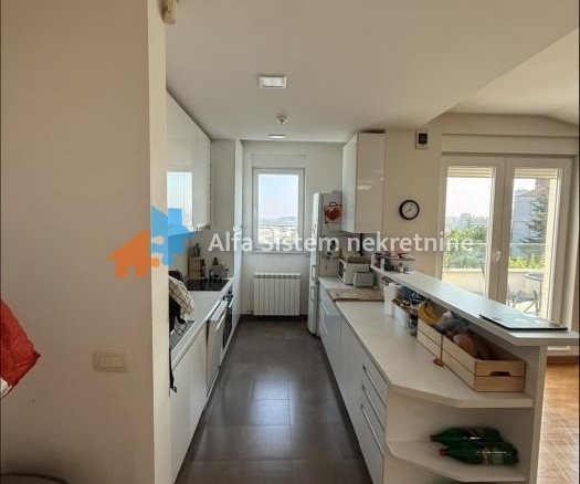 Izdavanje: Četvorosoban stan 157 m², Savski venac – Beograd