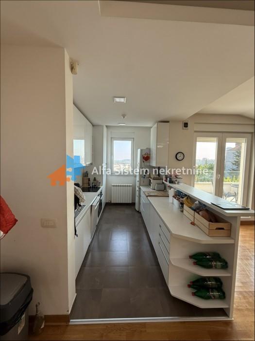 Izdavanje: Četvorosoban stan 157 m², Savski venac – Beograd