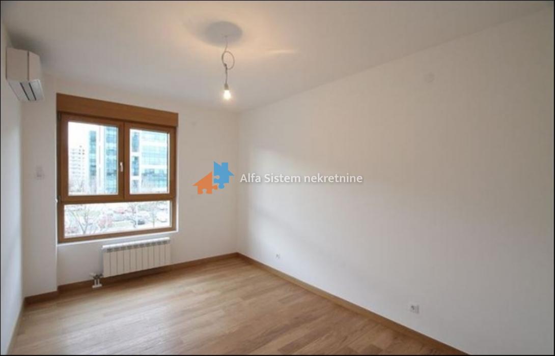 Izdavanje: Četvorosoban stan 105 m², Novi Beograd – Beograd