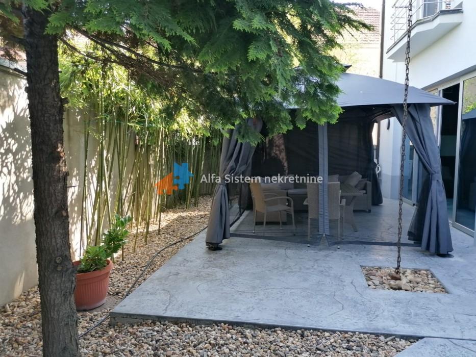 Izdavanje: Kuća 365 m², Zvezdara – Beograd