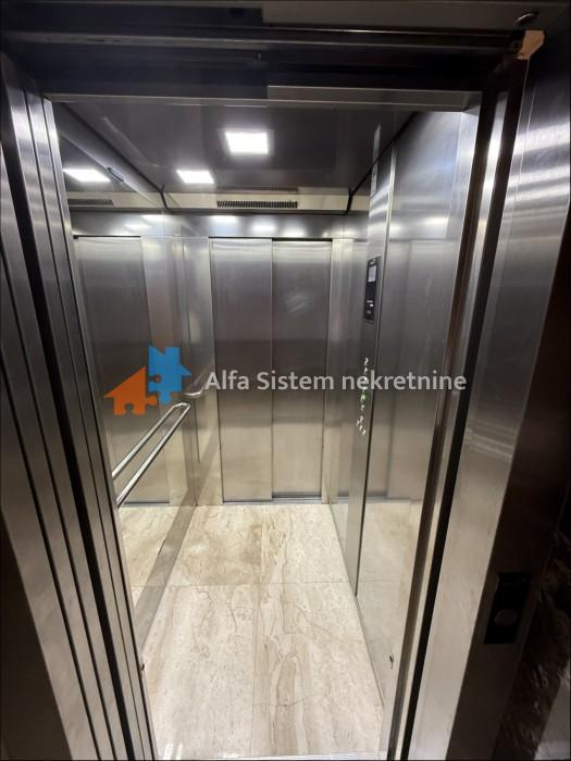 Izdavanje: Četvorosoban stan 157 m², Savski venac – Beograd