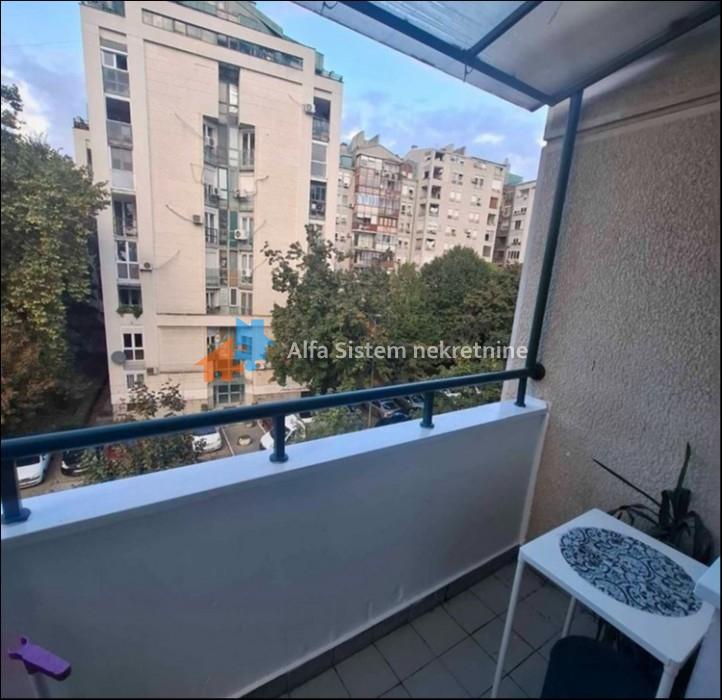 Izdavanje: Trosoban stan 52 m², Vračar – Beograd