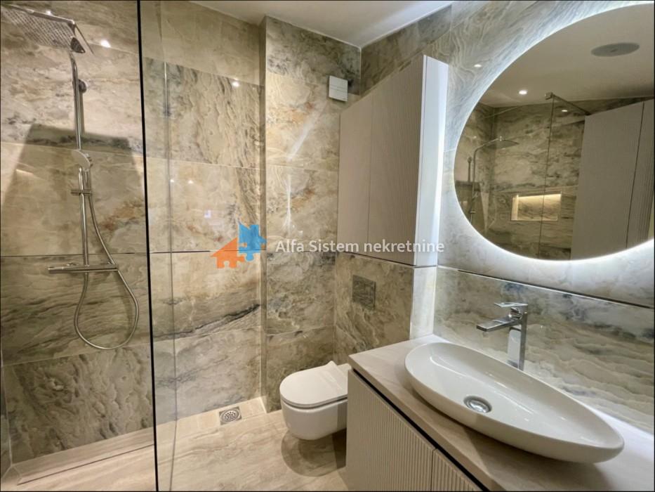 Izdavanje: Četvorosoban stan 174 m², Savski venac – Beograd