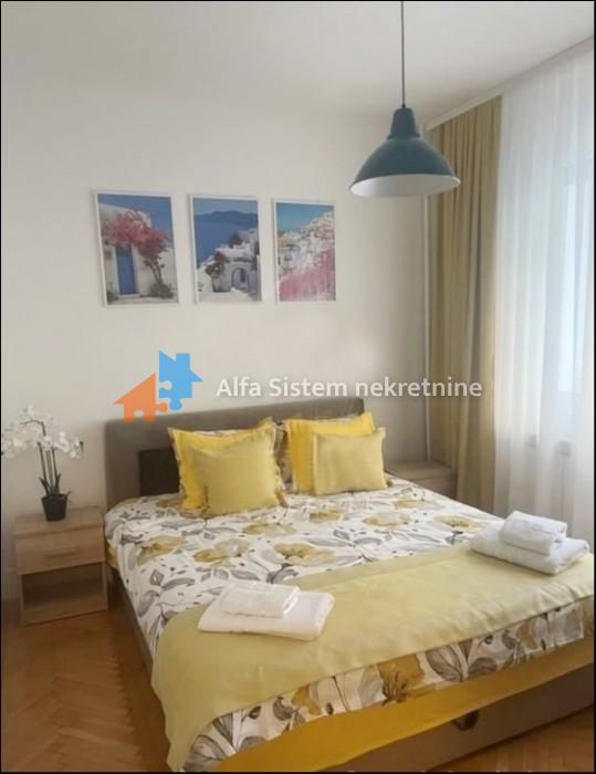 Izdavanje: Dvoiposoban stan 64 m², Savski venac – Beograd
