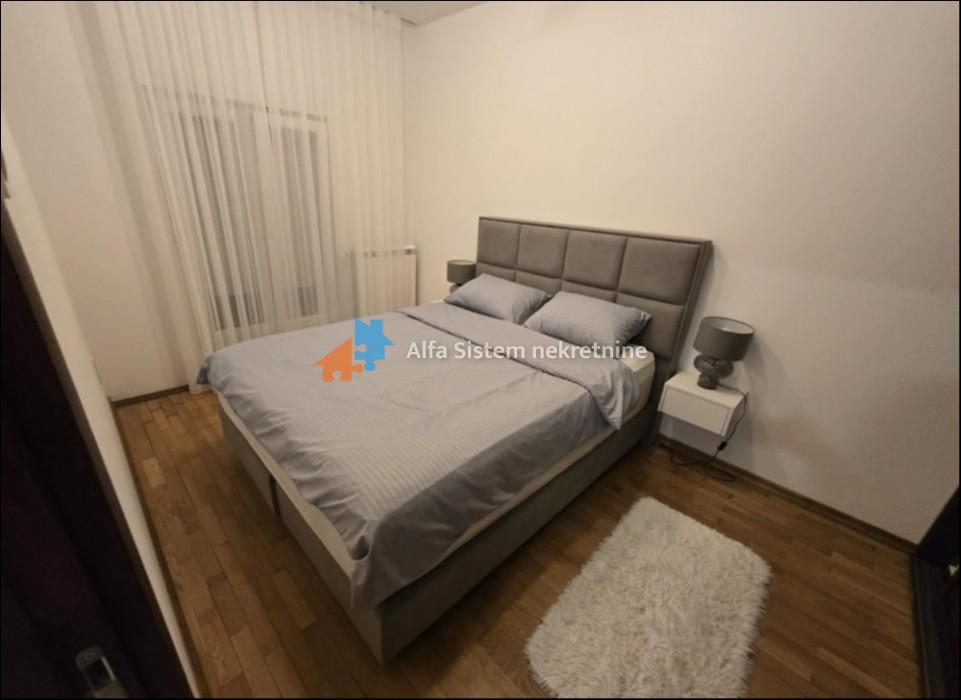 Izdavanje: Trosoban stan 86 m², Savski venac – Beograd