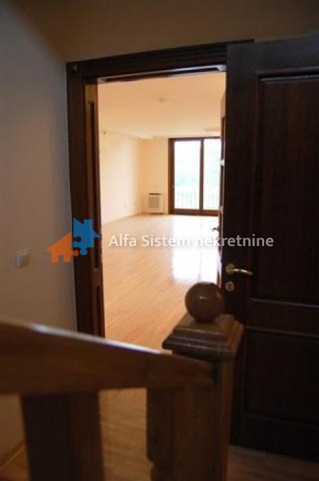 Izdavanje: Šestosoban stan 300 m², Savski venac – Beograd