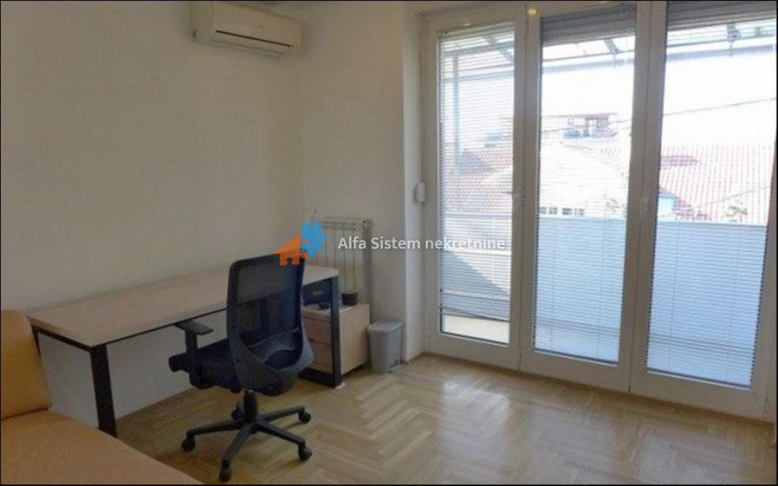 Izdavanje: Kuća 300 m², Banovo brdo – Beograd