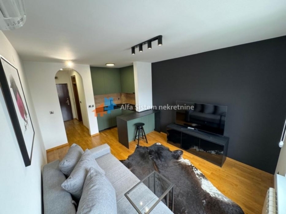 Izdavanje: Garsonjera 27 m², Savski venac – Beograd