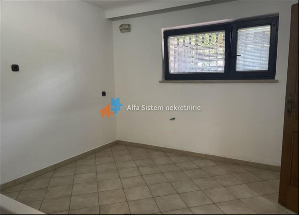 Izdavanje: Kuća 360 m², Voždovac – Beograd