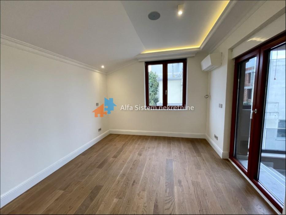 Izdavanje: Četvorosoban stan 174 m², Savski venac – Beograd