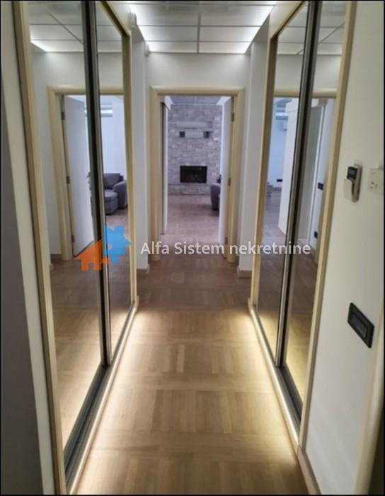 Izdavanje: Četvorosoban stan 148 m², Savski venac – Beograd