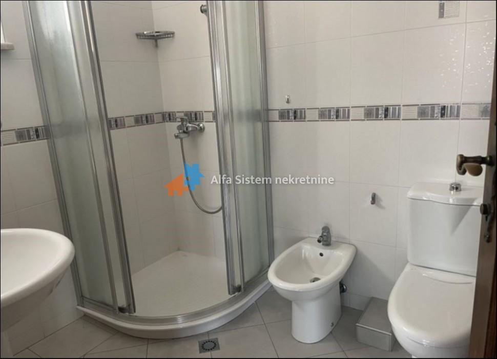 Izdavanje: Kuća 360 m², Voždovac – Beograd