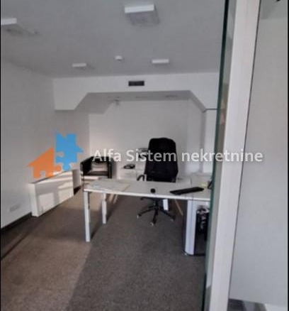 Izdavanje: Poslovni prostor 250 m², Karaburma – Beograd