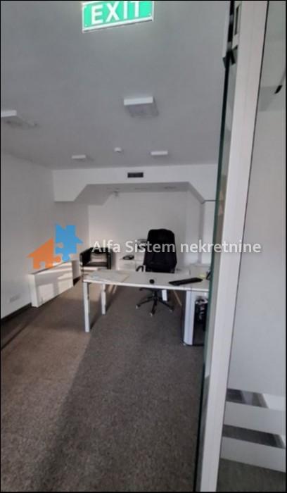 Izdavanje: Poslovni prostor 250 m², Karaburma – Beograd