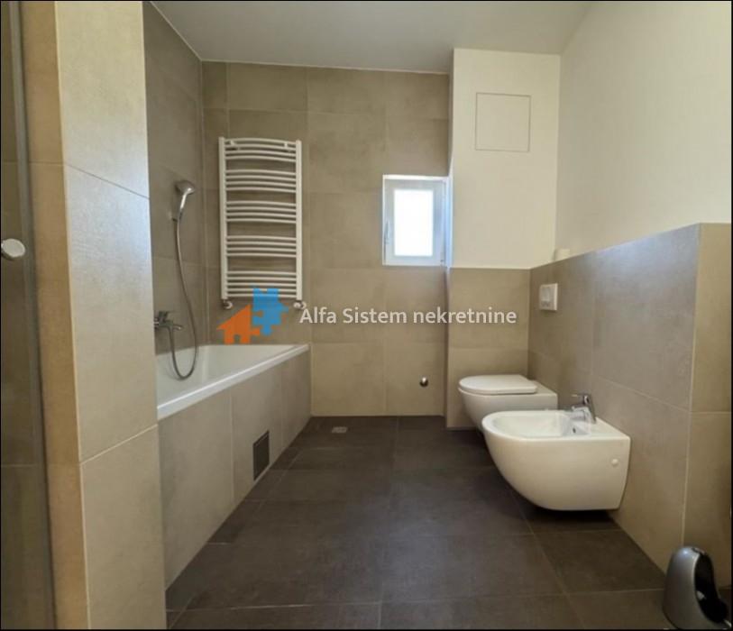 Izdavanje: Trosoban stan 170 m², Vračar – Beograd