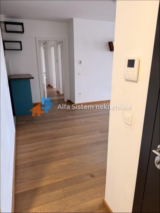 Izdavanje: Četvorosoban stan 106 m², Novi Beograd – Beograd