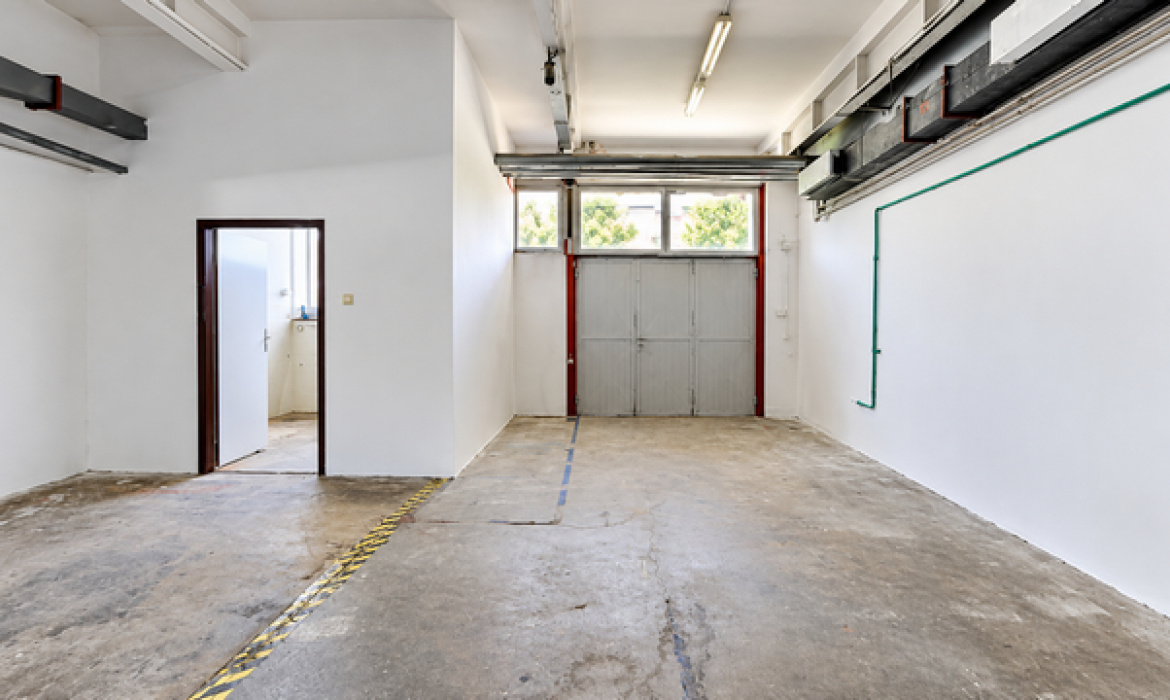Izdavanje: Proizvodni prostor 700 m², Zemun – Beograd