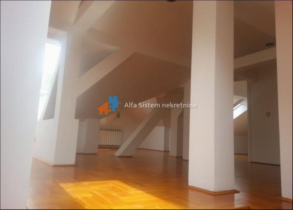 Izdavanje: Kuća 170 m², Savski venac – Beograd