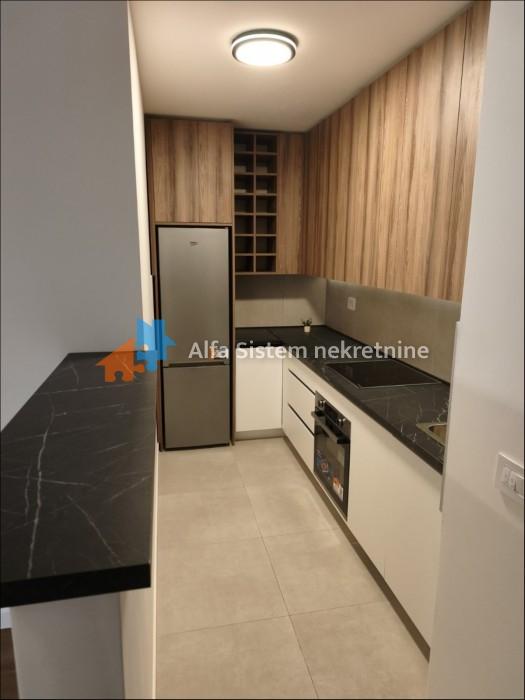 Izdavanje: Trosoban stan 72 m², Zemun – Beograd
