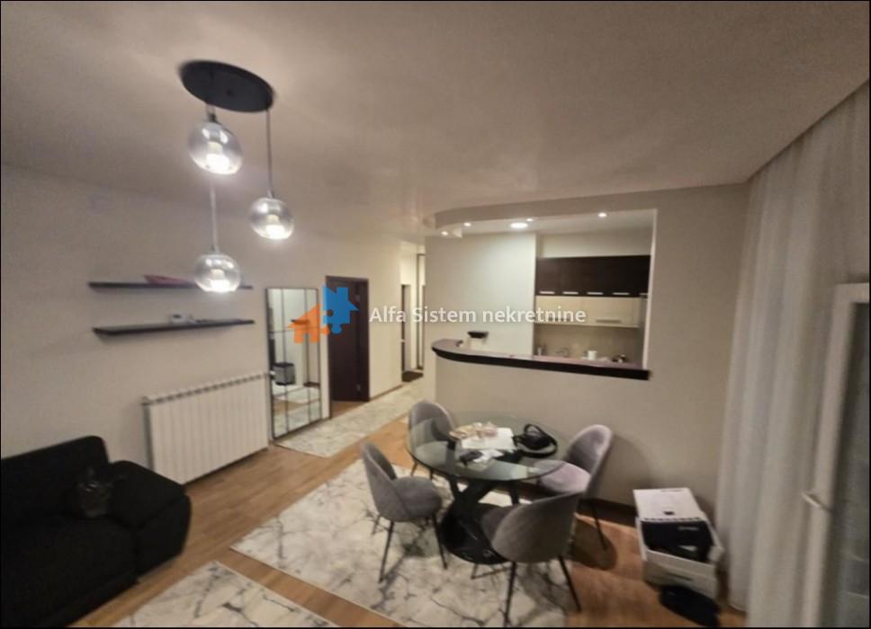 Izdavanje: Trosoban stan 86 m², Savski venac – Beograd