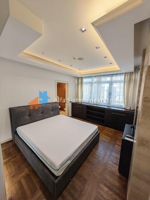 Izdavanje: Četvorosoban stan 148 m², Savski venac – Beograd