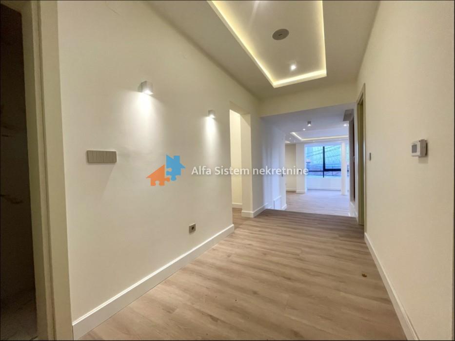 Izdavanje: Četvorosoban stan 153 m², Savski venac – Beograd