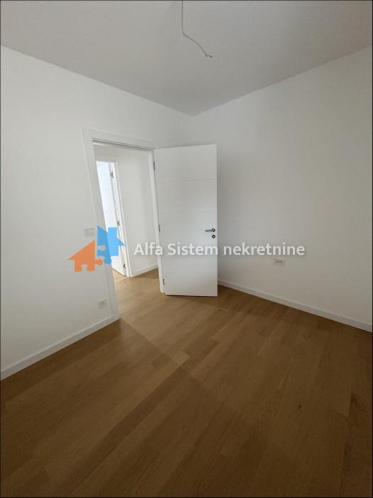 Izdavanje: Četvorosoban stan 120 m², Savski venac – Beograd