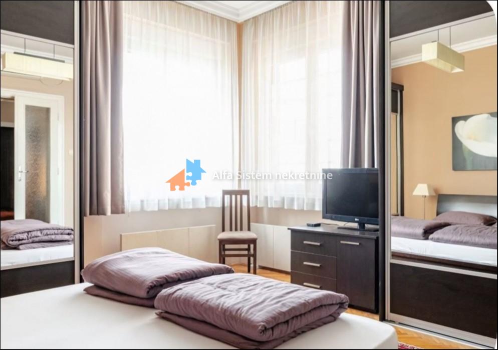 Izdavanje: Trosoban stan 80 m², Savski venac – Beograd