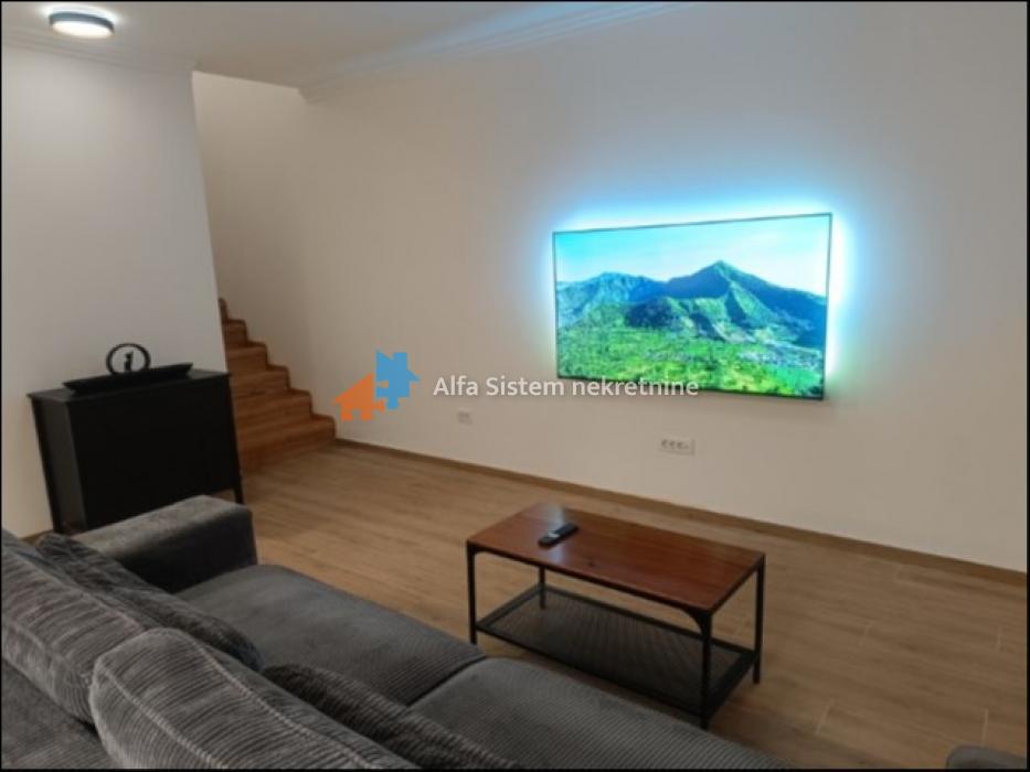 Izdavanje: Trosoban stan 77 m², Savski venac – Beograd
