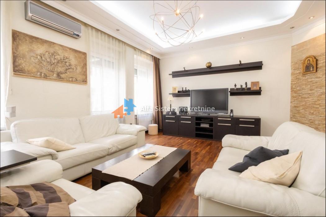 Izdavanje: Četvorosoban stan 140 m², Stari grad – Beograd
