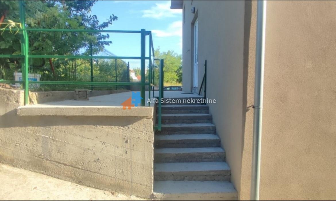 Izdavanje: Poslovni prostor 120 m², Zvezdara – Beograd