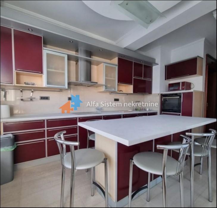 Izdavanje: Dvoiposoban stan 120 m², Stari grad – Beograd
