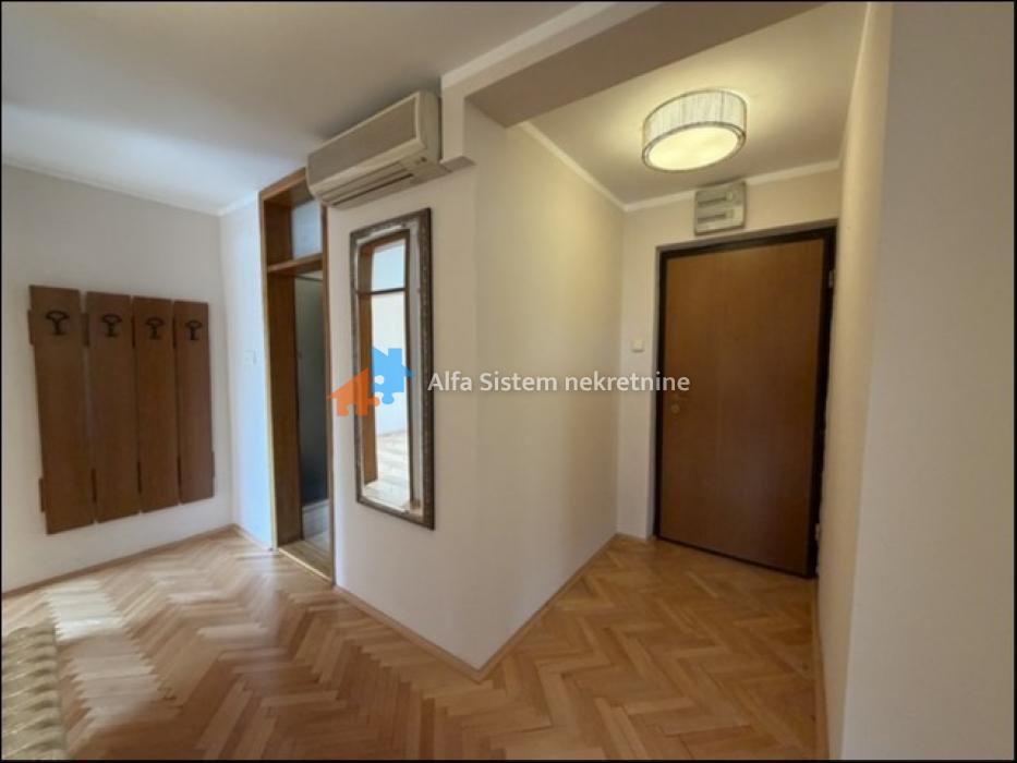Izdavanje: Poslovni prostor 80 m², Stari grad – Beograd