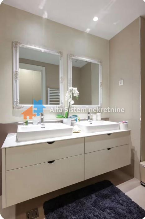 Izdavanje: Trosoban stan 77 m², Beograd na vodi – Beograd