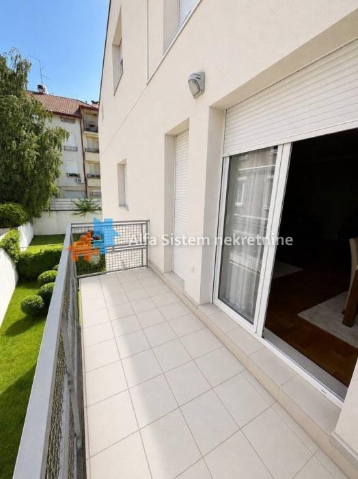 Izdavanje: Četvorosoban stan 95 m², Dedinje – Beograd