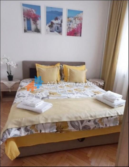 Izdavanje: Dvoiposoban stan 64 m², Savski venac – Beograd