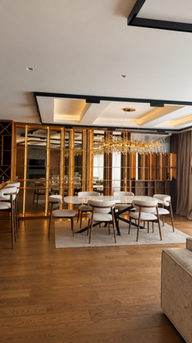 Izdavanje: Četvorosoban stan 275 m², Vračar – Beograd