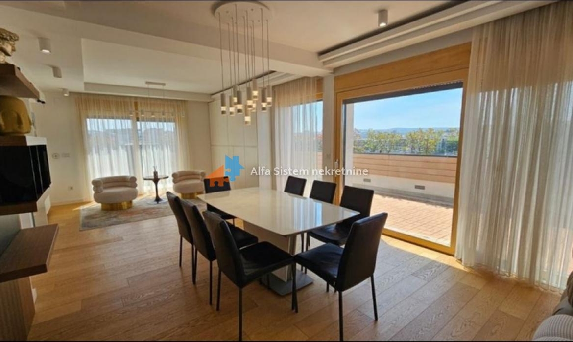 Izdavanje: Petosoban stan 240 m², Vračar – Beograd